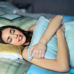 Dormir bien, sonreír mejor: el poder del descanso para tu boca